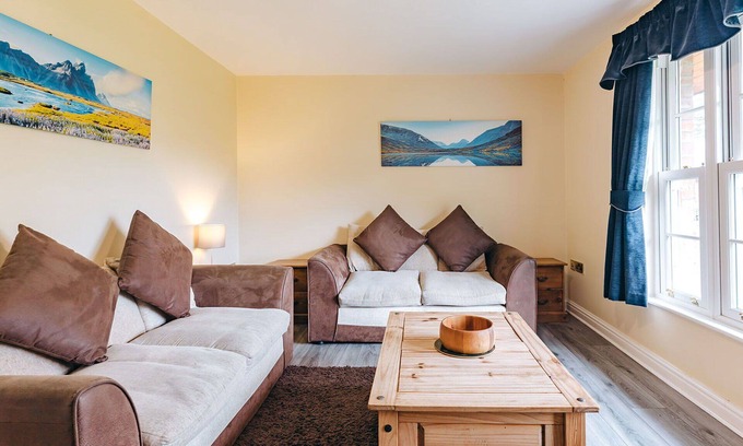 Eaton Mascott House | Beautiful villa for 4 people with WIFI, TV and pets allowed
