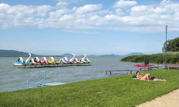 Balatonkeresztur House | Beautiful villa for 5 guests with A/C, TV, terrace and parking