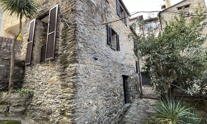 Borgomaro House | Beautiful villa for 2 guests with WIFI, TV, terrace and parking