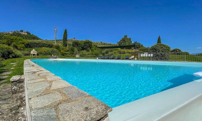 Montegonzi Villa | Beautiful villa for 4 guests with WIFI, pool, TV, patio, pets allowed, panoramic view and parking