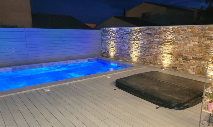 Sausset-les-Pins Villa | Beautiful villa 100M from the beach, swimming pool, jacuzzi, composite terrace