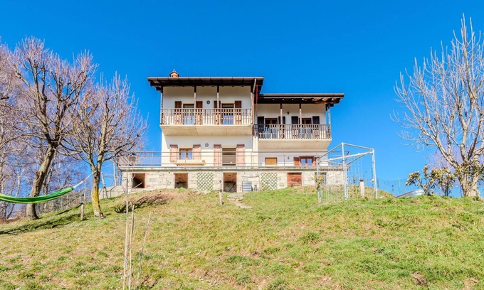 Peglio House | Beautiful villa for 5 guests with WIFI, TV and terrace