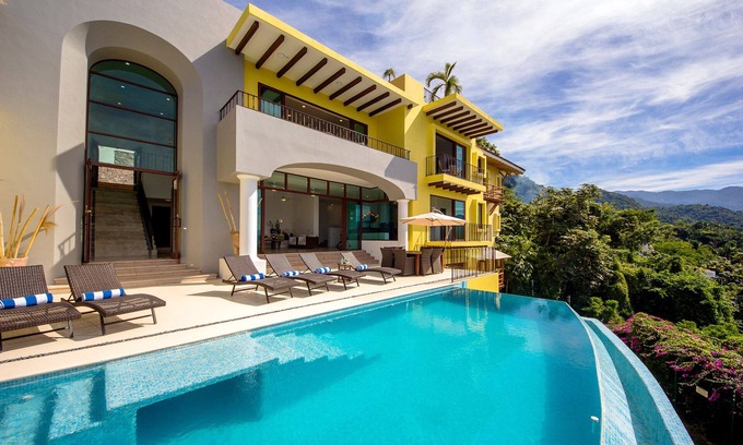 Conchas Chinas House | Beautiful Villa with panoramic views, full staff , private pool , come and enjoy