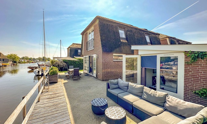 Municipality of Stichtse Vecht House | Beautiful villa right on the waterfront