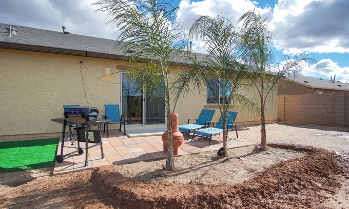 Tucson House | BEAUTIFUL Walking & Bike Trails, Mtn Views, 4-wheeler off-roading, pet friendly