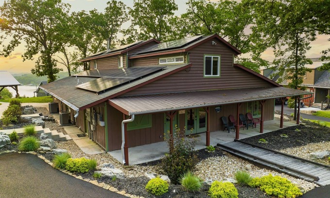 Kimberling City Cabin | Beautiful Waterfront Table Rock Lake Cabin - Sleeps 16, private dock