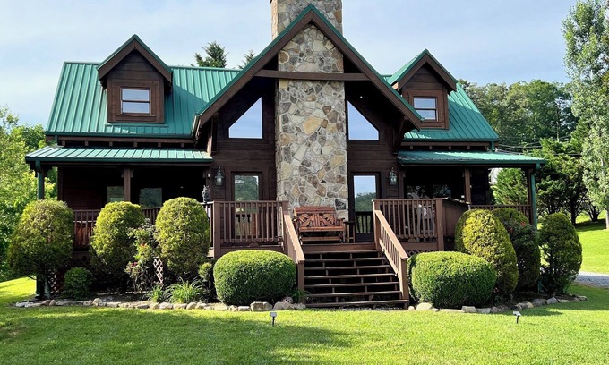 Wears Valley Cabin | Beautiful Wears Valley Retreat, Amazing Views, Steps to Pool & Fishing Pond