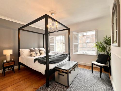 Windsor House | BEAUTIFUL WINDSOR COTTAGE, AMAZING LOCATION, The Castle, Ascot, Legoland, Free Parking Super Close