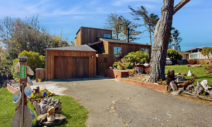 Gualala House | Beautifully Crafted Ocean View Home w/Fireplace & WiFi - Walk to Town/Beach