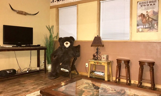 Gardiner Apartment | Beautifully designed 3 bedroom apartment next Yellowstone