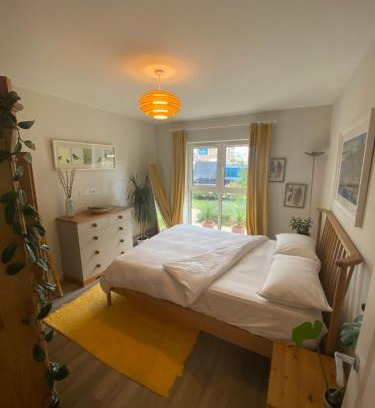 Uxbridge South Apartment | Beautifully Furnished Art Apartment