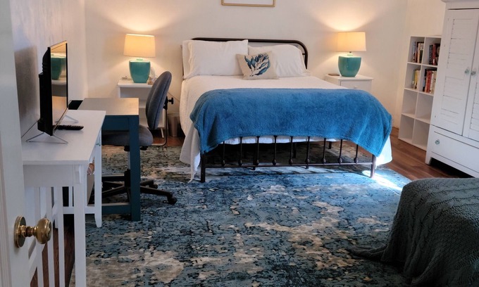 Laramie Apartment | Beautifully furnished, spacious, comfortable. 1 block to campus.