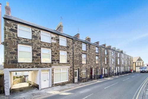Rhyd-y-clafdy House | Beautifully Presented 5 BR House with Hot Tub