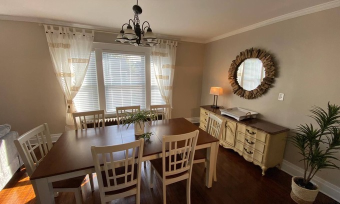 Niagara Falls House | Beautifully remodeled house 1.5 miles from falls