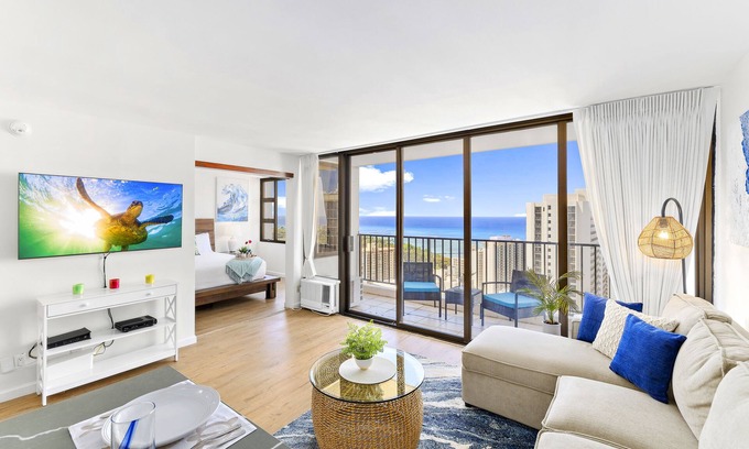 Waikiki Condo | Beautifully Remodeled Ocean View Condo + Parking