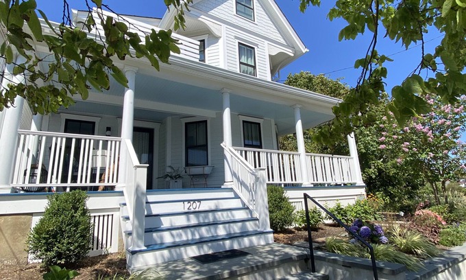 Asbury Park House | Beautifully renovated 4-bedroom house in Asbury Park - 3 blocks to beach!