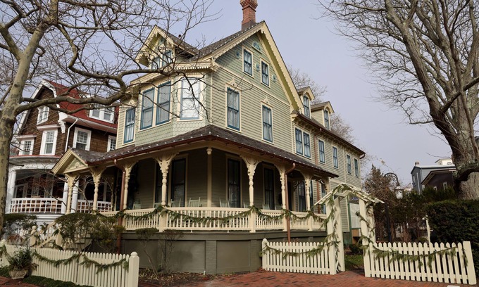 Cape May House | Beautifully Renovated in Heart of Cape May - 1 Block to Beach; 1 Block to Mall