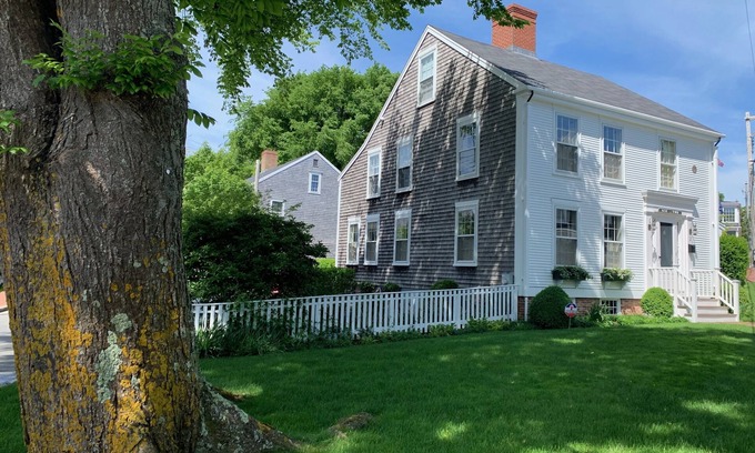 Nantucket Town House | Beautifully Restored in-Town Antique