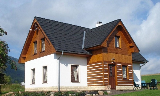 Bozanov House | Beautifully situated detached country house with a wide view over meadows and mountains