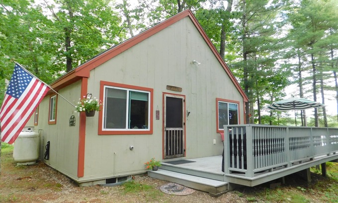 West Poland House | Beautifully updated pet-friendly home on Upper Range Pond.