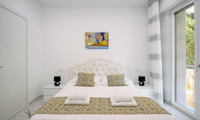Piano di Sorrento Bed & Breakfast | Bed and Breakfast 'Deluxe Suites' with Mountain View, Wi-Fi and Air Conditioning