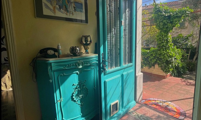 Le Teil Bed & Breakfast | Bed and Breakfast 'Chambre Spacieuse' with Shared Terrace, Shared Garden and Wi-Fi