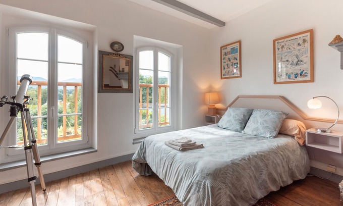 Lagarde Bed & Breakfast | Bed and Breakfast 'Chambre Mathilde Et Sa Suite' with Mountain View, Shared Terrace and Wi-Fi