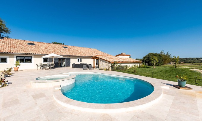 Bazas Bed & Breakfast | Bed and Breakfast 'Le Palmier Exotique' with Shared Pool, Shared Terrace, and Wi-Fi