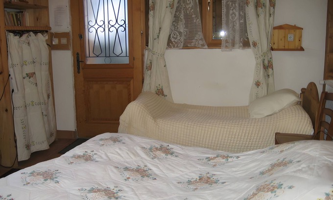 Les Houches Bed & Breakfast | Bed and Breakfast 'Merlet' with Wi-Fi