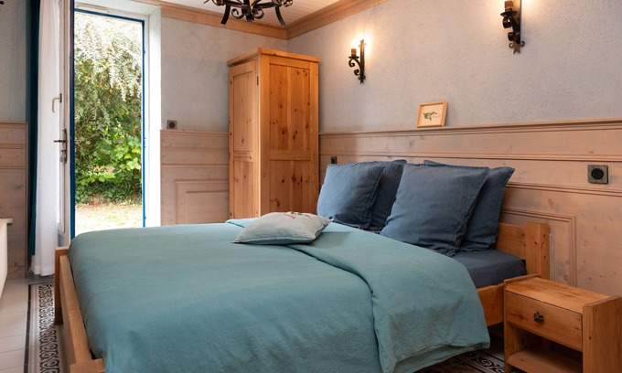 Pluvigner Bed & Breakfast | Bed and Breakfast 'Perceval' with Shared Terrace, Shared Garden and Wi-Fi