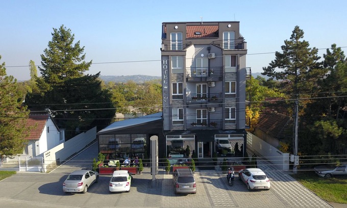 Obrenovac Bed & Breakfast | Bed and Breakfast Royal