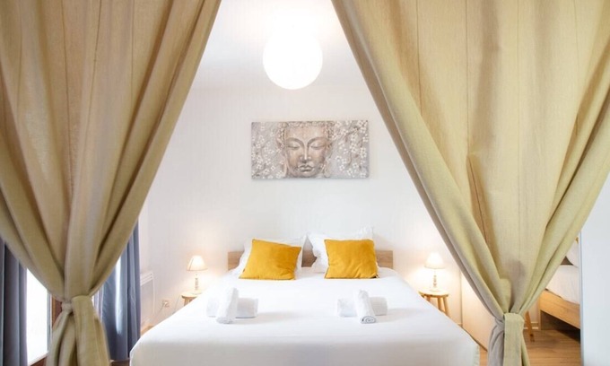 Annecy-le-Vieux Apartment | Bed & Nuts parking, vue splendide et plage à