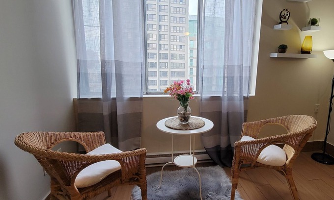 Shaughnessy Village Apartment | Bee Home at Montreal Downtown