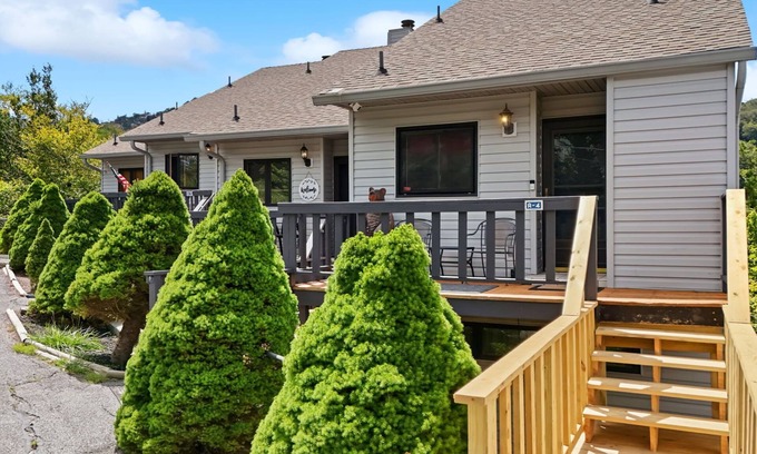 Beech Mountain Condo | Beech Mtn Zen Family Friendly Sauna Sleeps 11