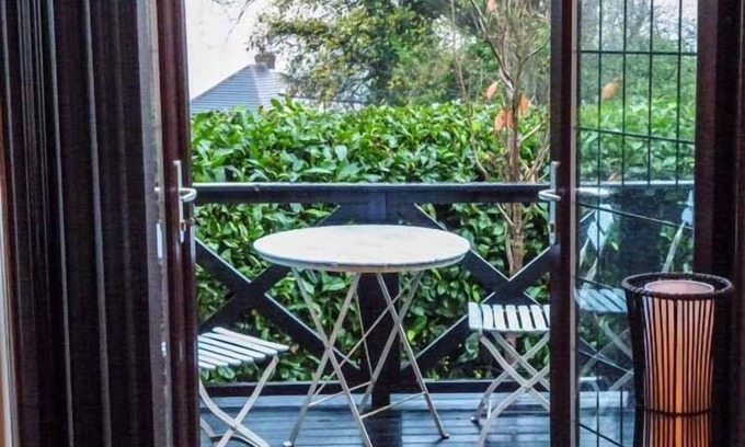 Sheffield Cottage | BEECHCROFT CORNER HOUSE, pet friendly, with a garden in Sheffield