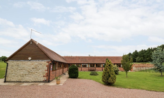 Forest of Dean Cottage | BEESONI LODGE, pet friendly, luxury holiday cottage in Castlemorton