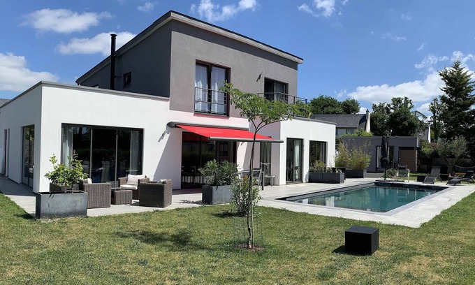 Fouesnant Villa | Beg Meil ideal for 2 families: swimming pool and near the sea