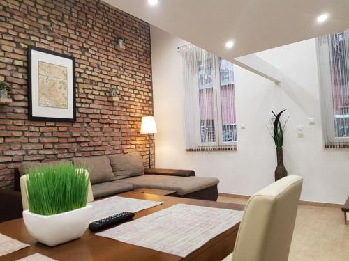 Terezvaros Apartment | Beige & Brown