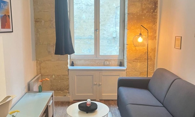 Saint-Michel Apartment | Bel appartement avec mezzanine en plein centre de Bordeaux