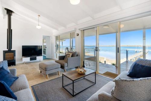 Nangkita House | Beladura - 35 Goolwa Channel Drive Hindmarsh Island - Linen Included