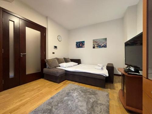 Vukov Spomenik Apartment | Belgrade Center Apartment Studio