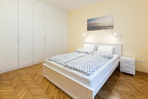 Vracar Apartment | Belgrade Center Apartment IV