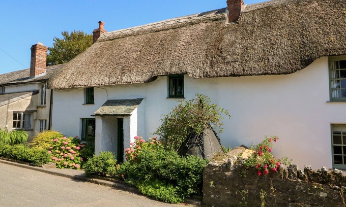 Bude Cottage | BELL BUOY COTTAGE, pet friendly, with a garden in Morwenstow