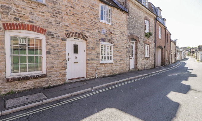Dorchester Cottage | BELL COTTAGE, pet friendly, with open fire in Dorchester