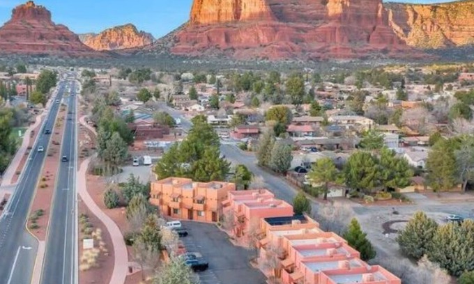 Oak Creek House | Bell Rock Vista - Hot Tub, Spacious Townhouse with Great Location and Views