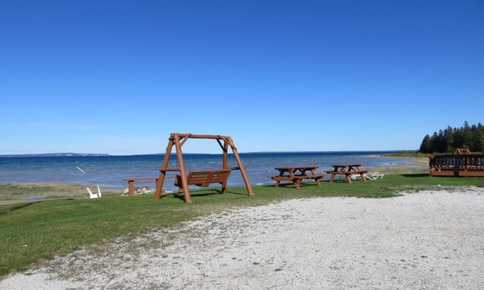 Mackinaw City Hotel | Bell's Melody Motel