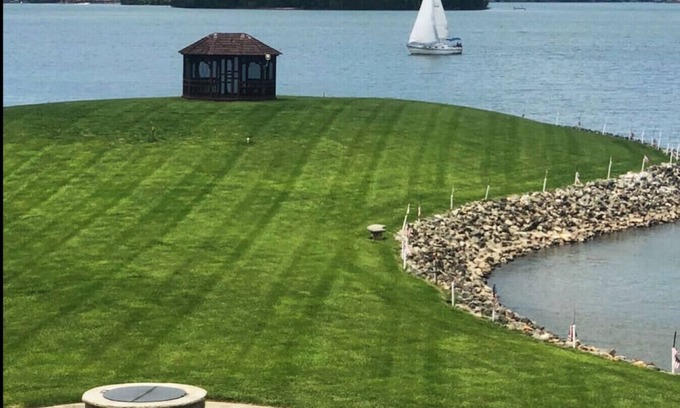 Mayhew House | Bella Vista-Beautiful panoramic lake view
