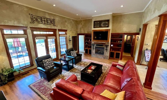 Baker City Apartment | Bella Vita Estate, Sleeps 6
