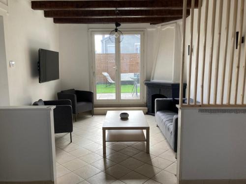 Colombes House | Belle maison avec grande terasse à 10 minutes en train de Paris centre et 6 min à pied de la gare et du centre ville