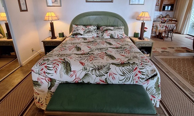 Captain Cook Bed & Breakfast | Belle Vue Kona B&B Rose Garden Suite – Breathtaking Views & Island Comfort